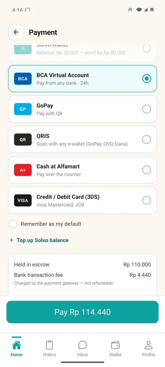 Layar checkout Solvo: metode pembayaran, ditahan di escrow Rp 110.000, biaya transaksi bank Rp 4.440, bayar Rp 114.440